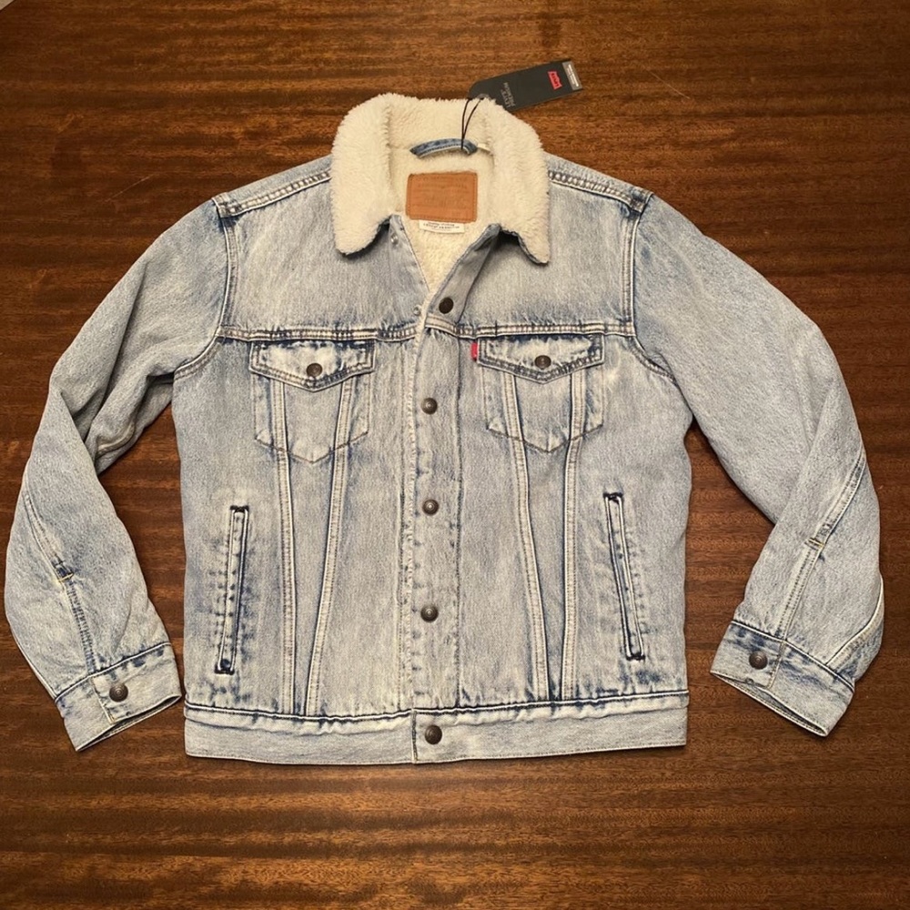 Brand NWT Levi’s Sherpa & Fully Lined Light-blue Denim Jacket - Size Small